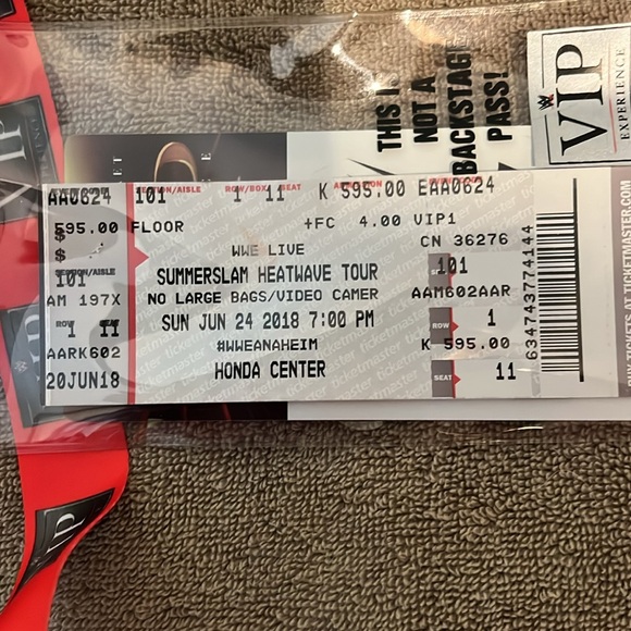 WWE Summerslam Heatwave Tour VIP swag bag hat picture autographs lanyard towel - Picture 12 of 12